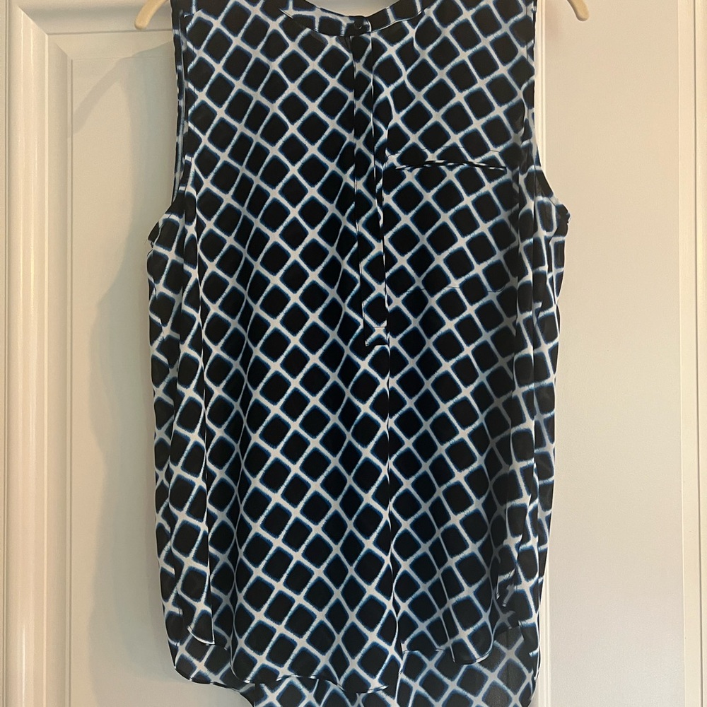 Women's Black and White Sleeveless Top